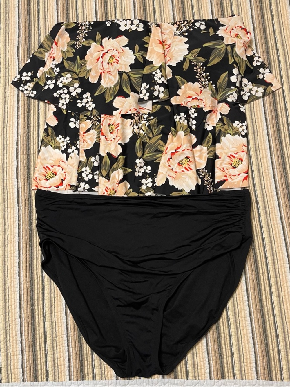 Kona Sol Women’s Large Strapless Black & Pink Floral Ruffled Tankini Swimsuit